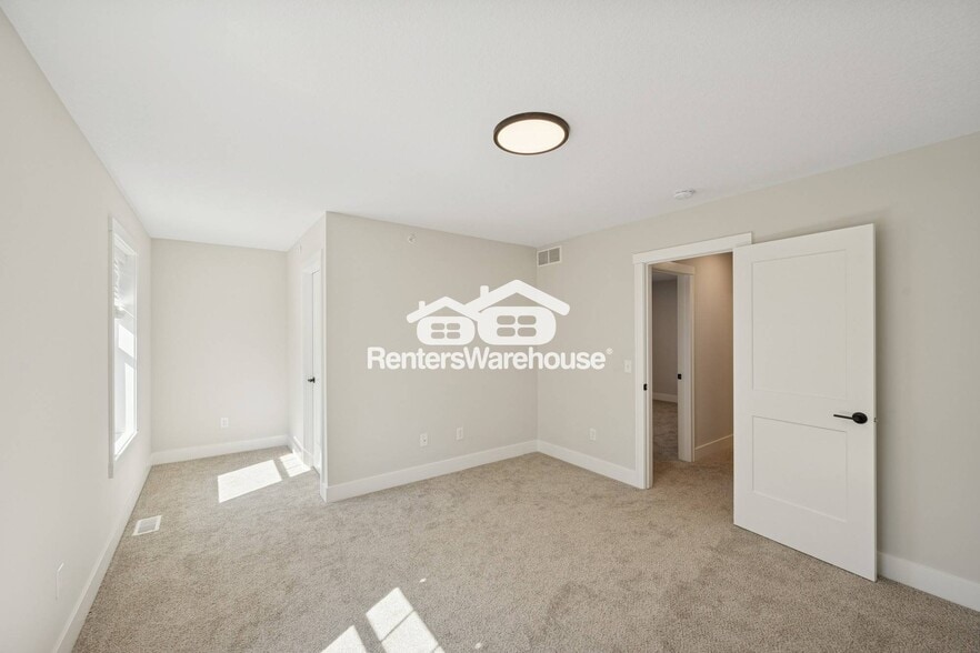 Building Photo - 3413 Douglas Dr N