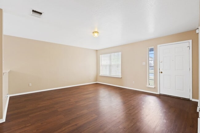 Building Photo - 3 Bedroom/2 Bath Meadow Brook Subdivision