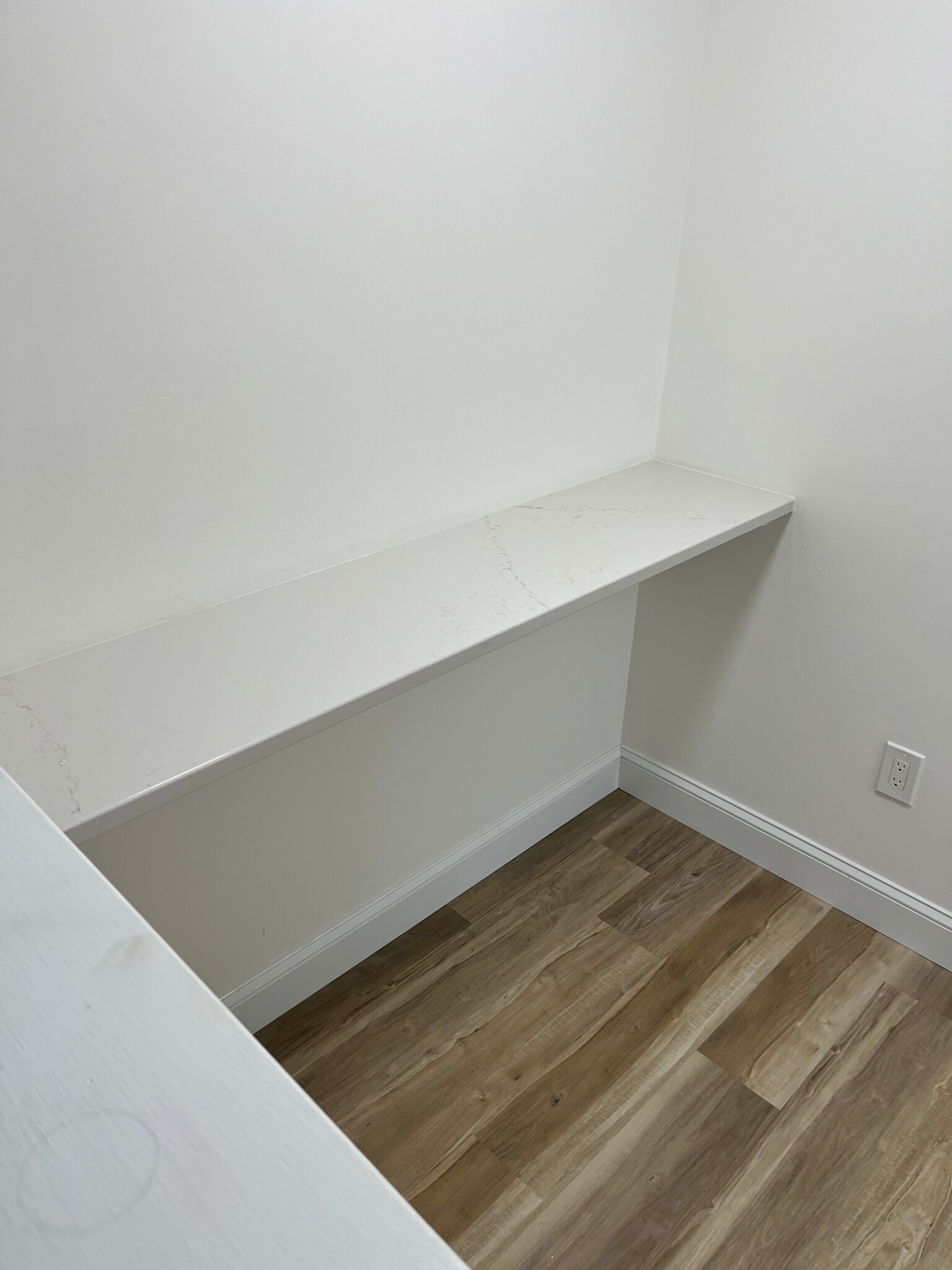 Countertop bar in kitchen - 29 Cedar St