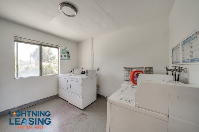Building Photo - 14634 Magnolia-204B