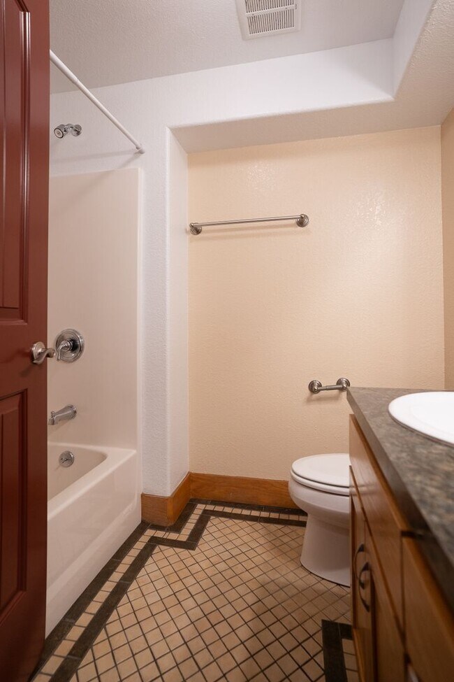 Building Photo - 3-bedroom 2-bath House SW Albany $2,395