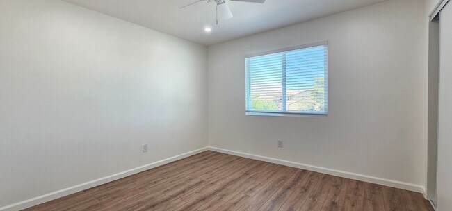 Building Photo - Cape 809