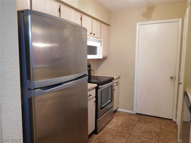 Building Photo - 8101 W Flamingo Rd