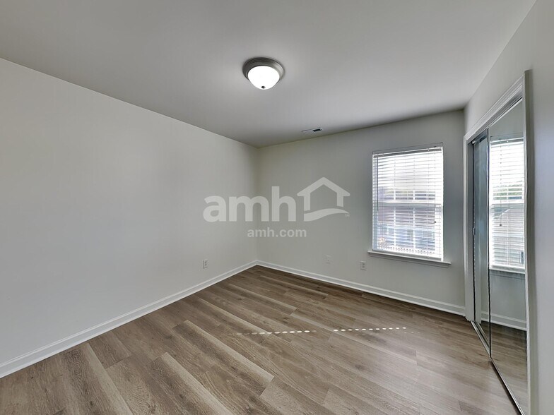Building Photo - 244 Royalton Rd