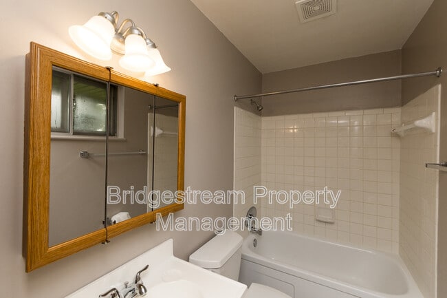 Building Photo - 4606 Knobhill Dr