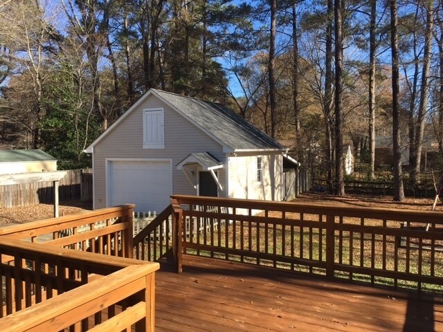 Building Photo - 123 Forest Green Dr