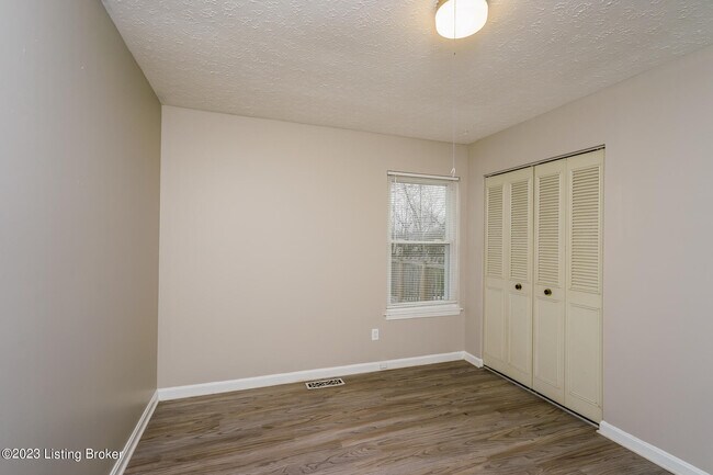 Building Photo - 10509 Hillpark Dr