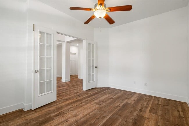 Building Photo - 14 Long Springs Pl