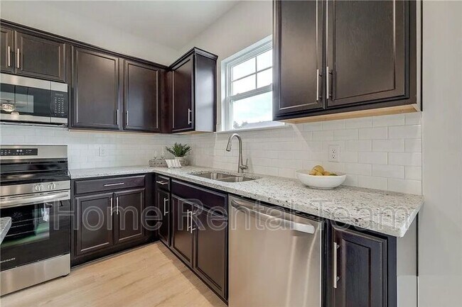 Building Photo - 113 Fenway St