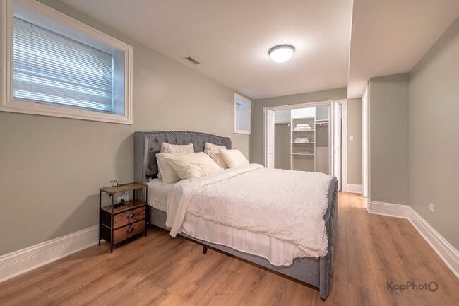 Building Photo - 3639 N Troy St