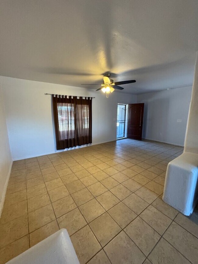 Building Photo - South- 3 bedroom/ 1 bathroom single family home