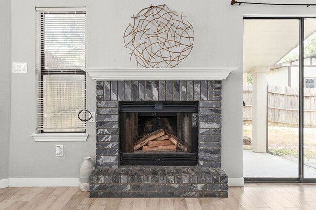 Building Photo - 109 Campfire Cir