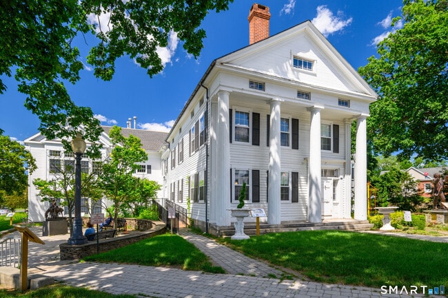 Building Photo - 15 Juniper Rd