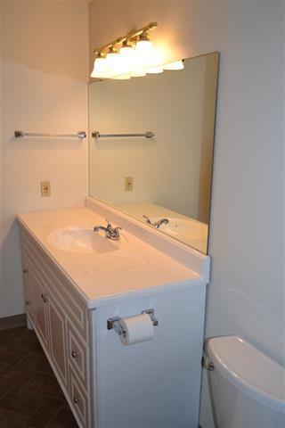 Building Photo - 2 Bedroom 1.5 Bathroom 4 plex (6 month lea...