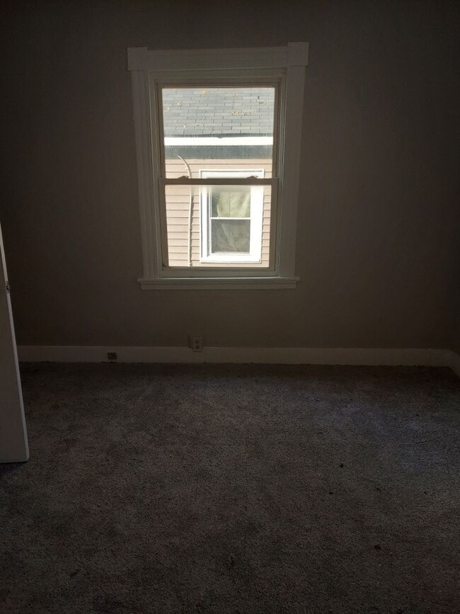 Building Photo - Two Bedroom, One Bath Bungalow