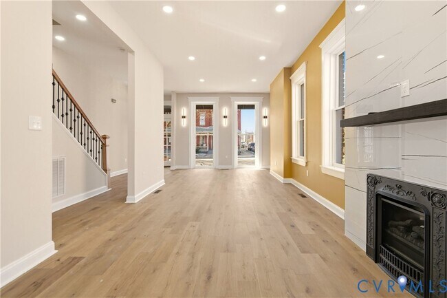 Building Photo - 316 W Clay St