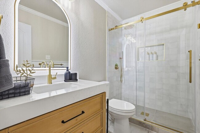 Building Photo - 4843 Golfside Dr