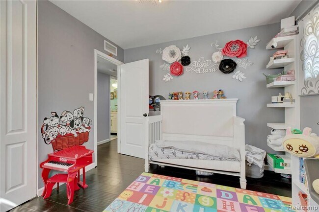 Building Photo - Beautiful Home in Dearborn Heights