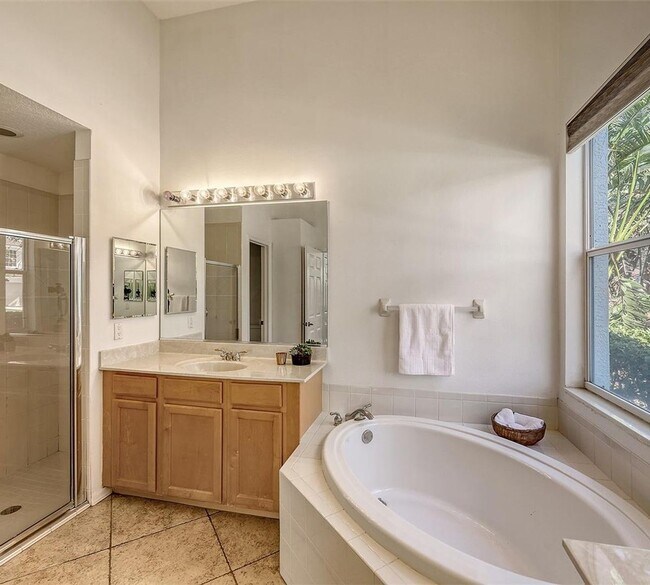 Building Photo - Annual Rental: Elegant 3-Bedroom, 2.5-Bath Home in the Gated Lakewood Ranch Country Club