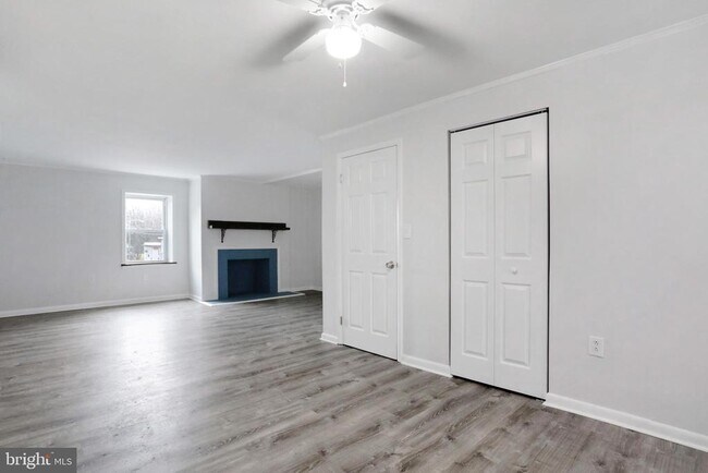 Building Photo - 205 S Princess St