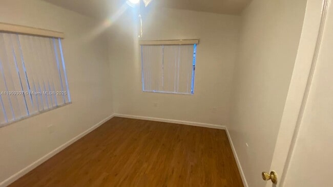 Building Photo - 21240 NE 9th Ct