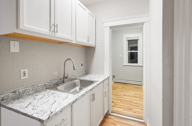 Building Photo - 15 Mendon St