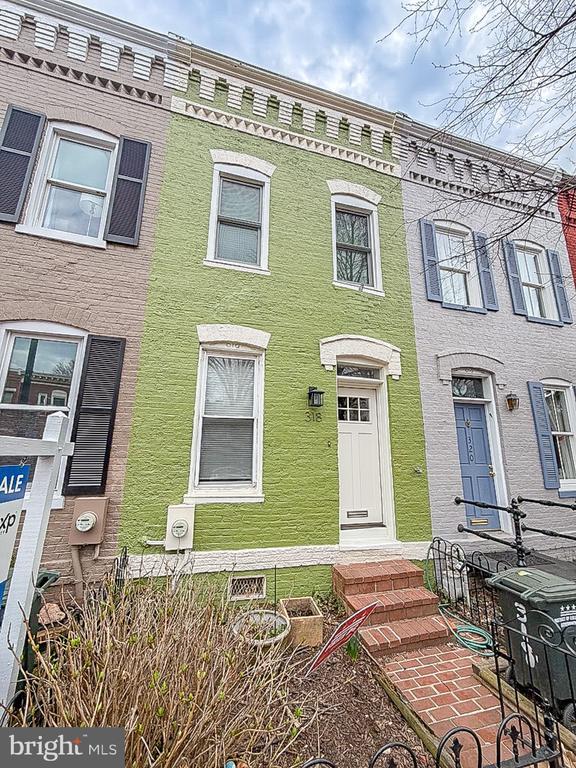 Building Photo - 318 11th St SE