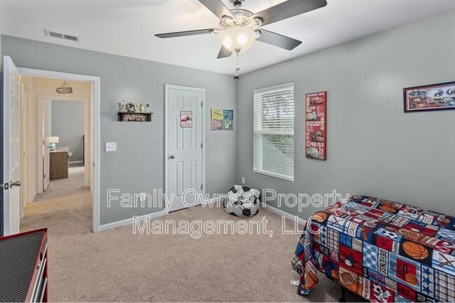 Building Photo - 159 Meadow Wood Rd