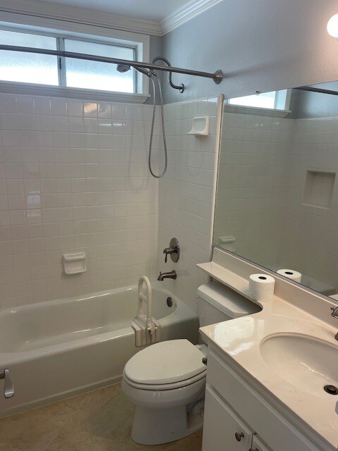 Full bathroom upstairs - 10545 Kemerton Rd