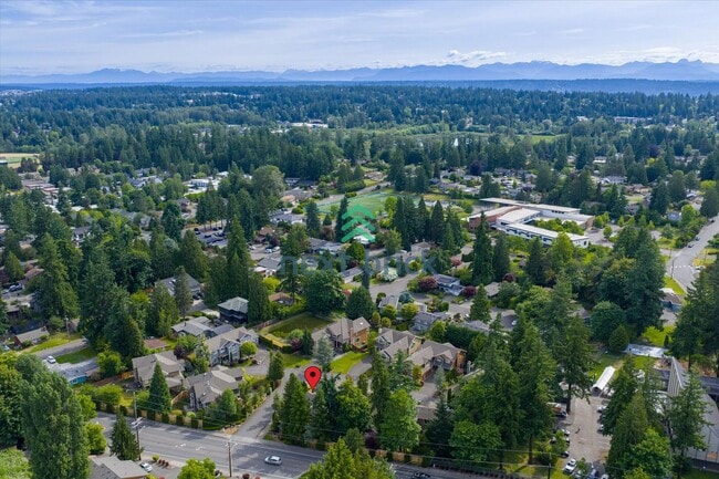 Building Photo - Spacious Home in Desirable Bellevue Neighb...