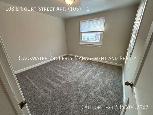 Building Photo - 108 E Court St