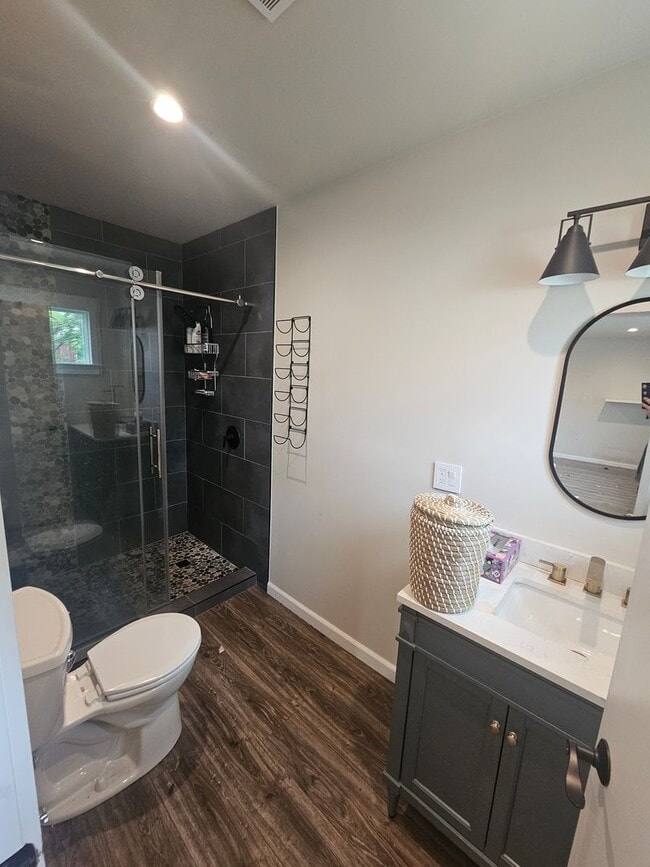 Building Photo - Live & Work in Oakland: Spacious Home with...