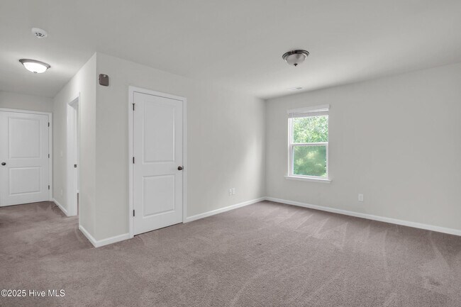 Building Photo - 706 Lenox Dr