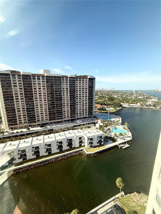 Building Photo - 11111 Biscayne Blvd