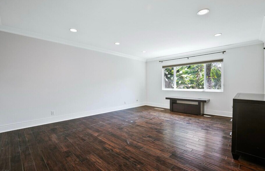 Building Photo - 5954 Wilkinson Ave