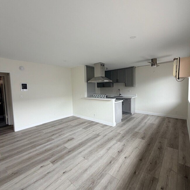 Building Photo - Fully Renovated 1BR in Van Nuys – Modern Kitchen + Parking