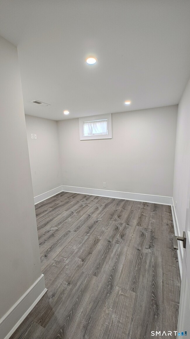 Building Photo - 42 Poe Ct
