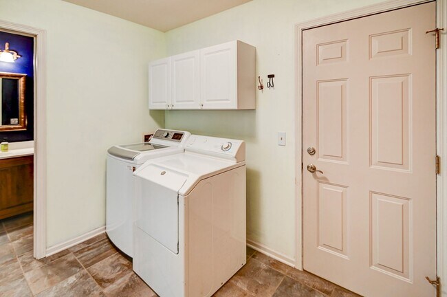 Building Photo - 1398 Prairie Rose Dr