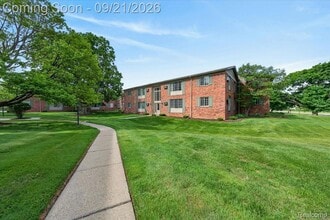 Building Photo - 454 Romeo Rd