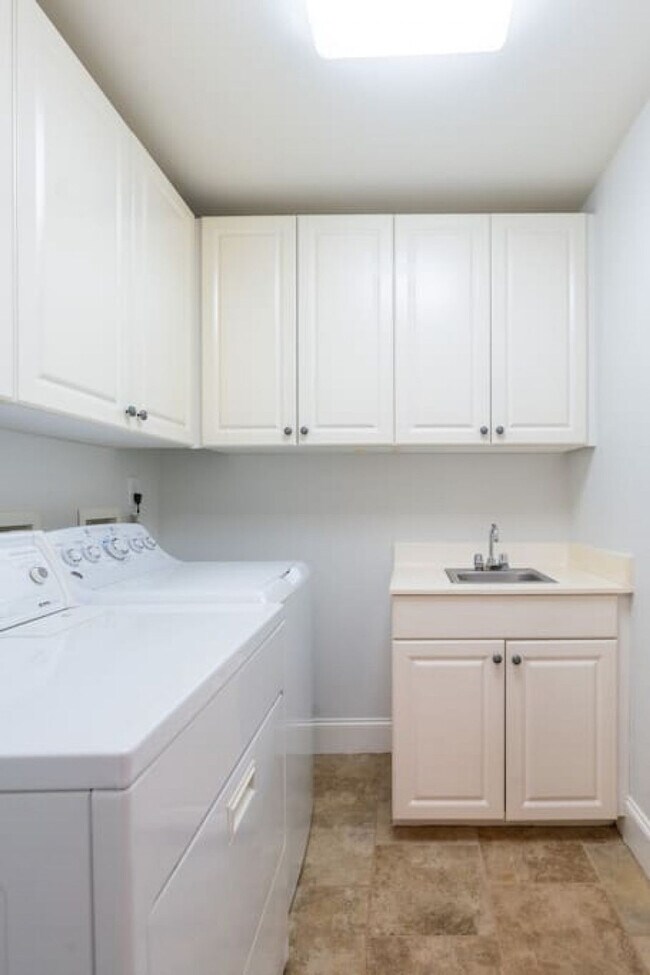 Building Photo - 3115 High Ridge Rd