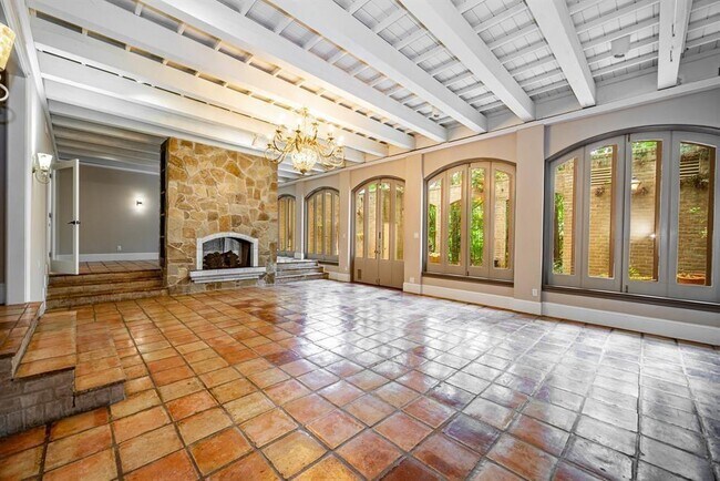 Building Photo - 14 Woodstone St