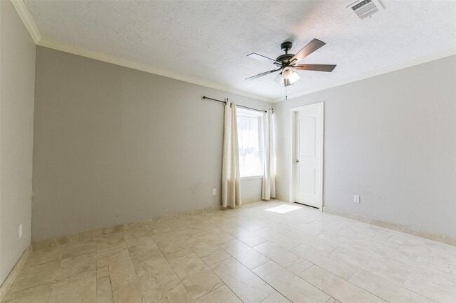 Building Photo - 2502 Drummer Dr