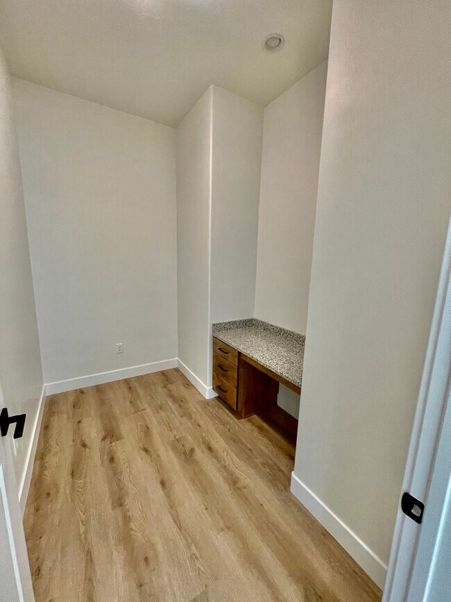 Building Photo - BRAND NEW Three Bedroom Home in Desert Cliffs