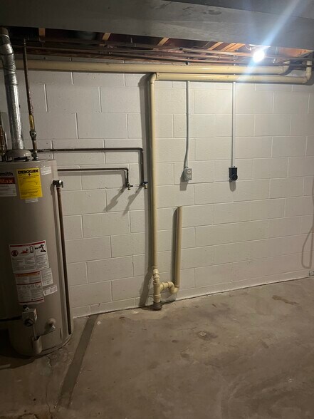 Building Photo - 1208 Miller St