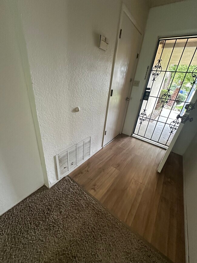 Building Photo - 2521 Casita Dr