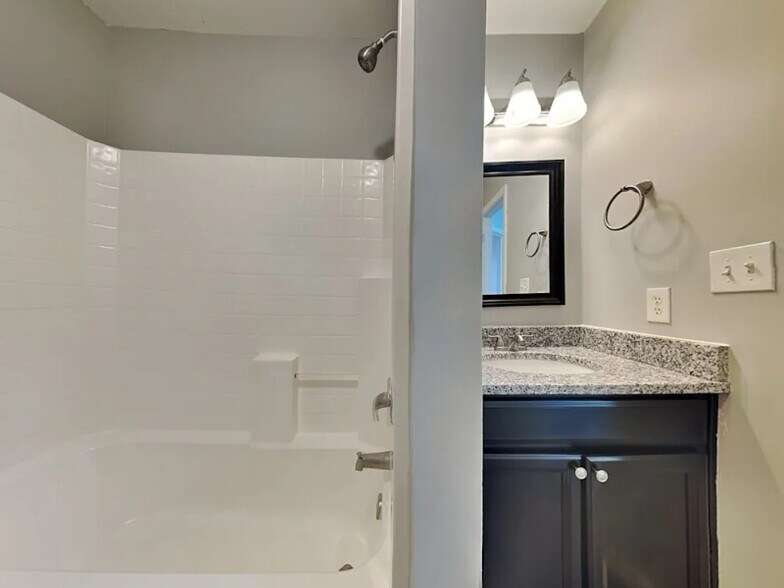 Building Photo - 12116 Stewarts Crossing Dr