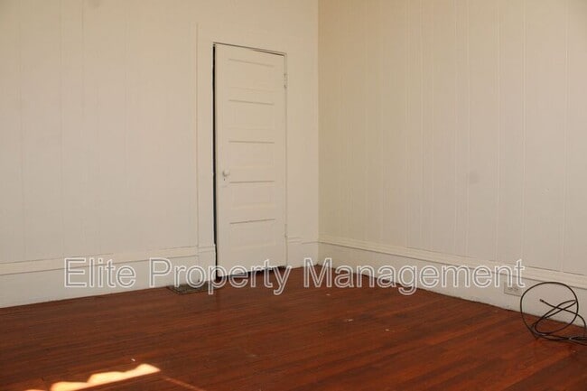 Building Photo - 326 W Routt Ave
