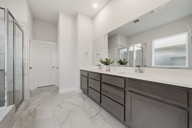 Building Photo - 26307 Camden Cyn Ave