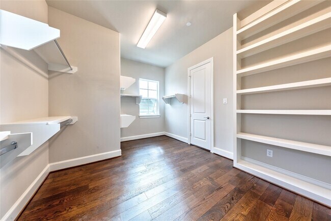 Building Photo - 2702 Harvard St