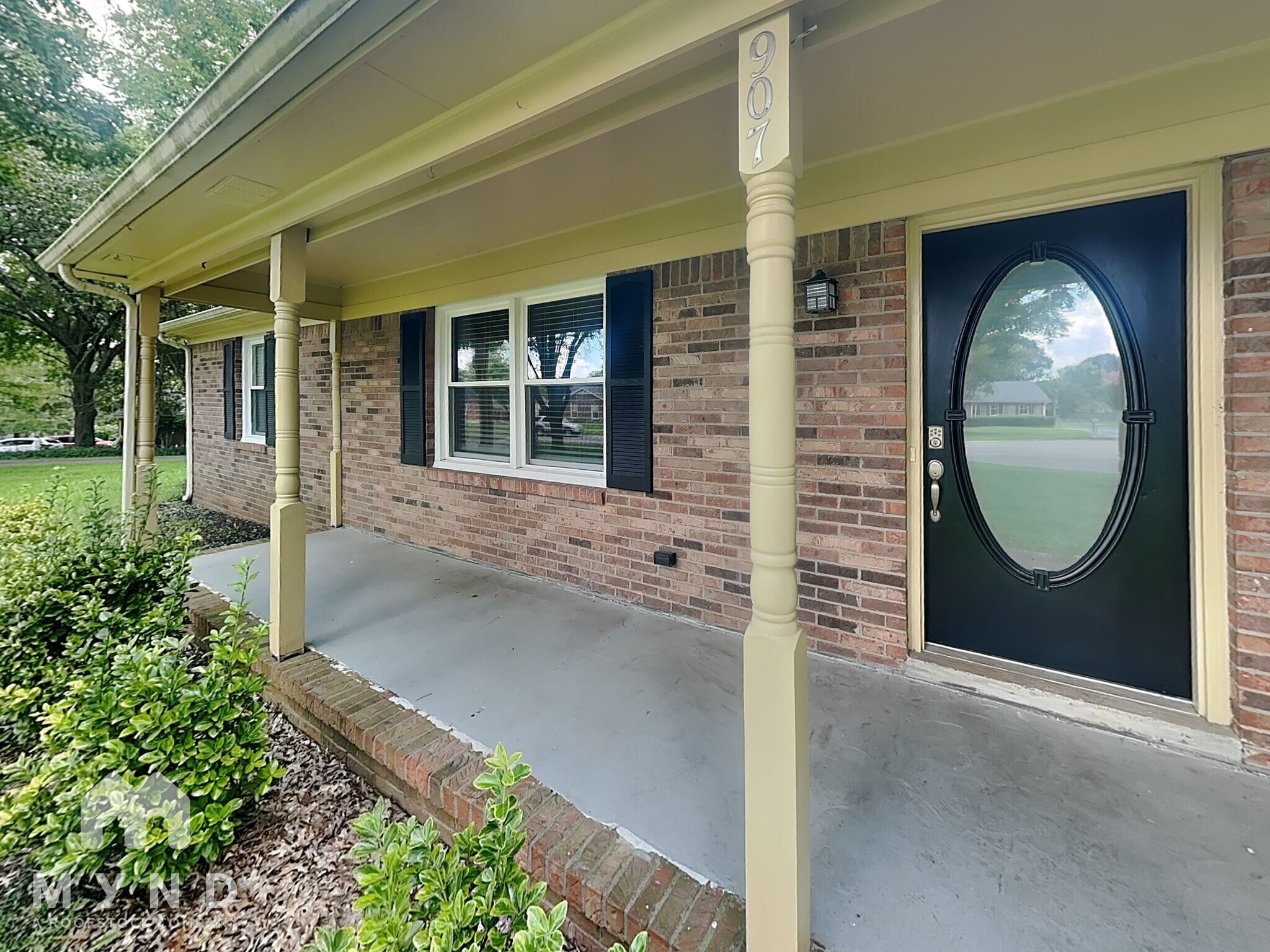 Building Photo - 907 Briar Ct
